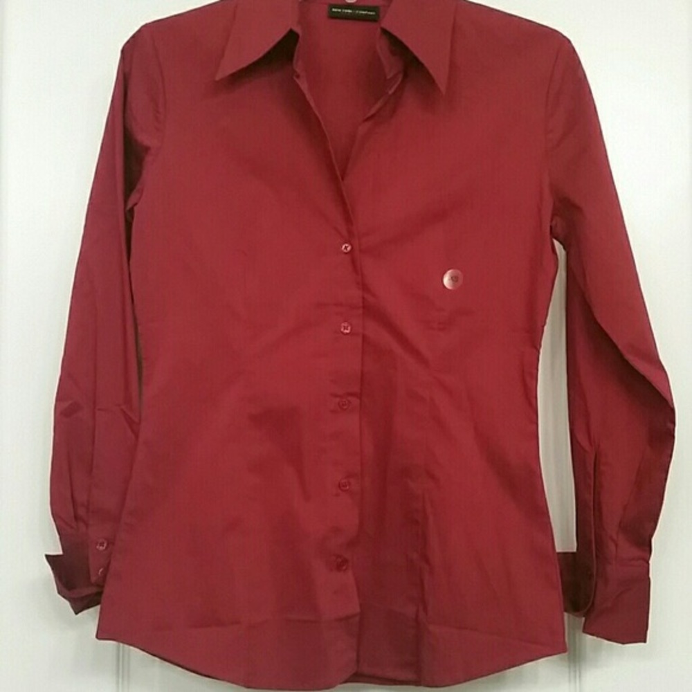 ✨ NWT ✨ New York and Company Burgundy Button Down